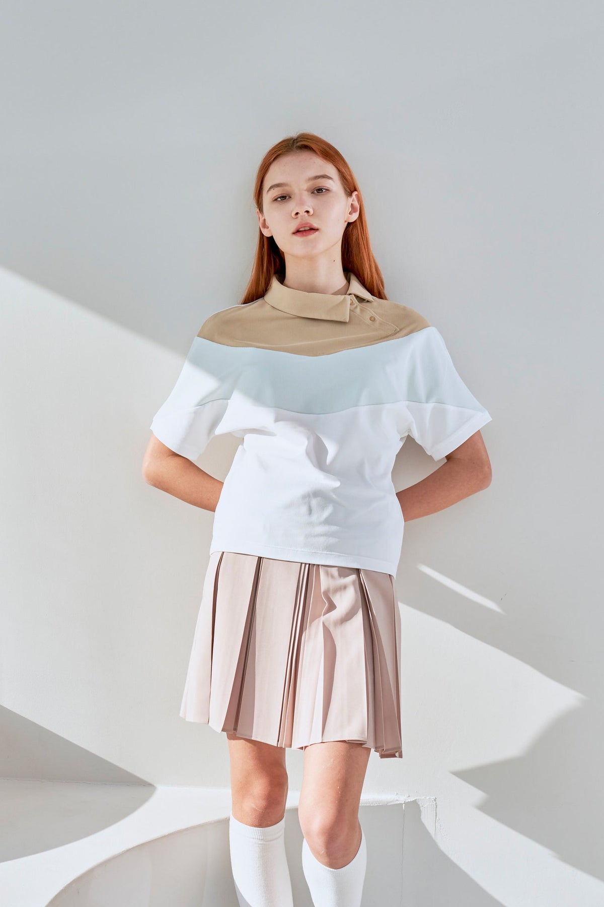 ウェイブスリットTシャツ(ベージュ / ホワイト)