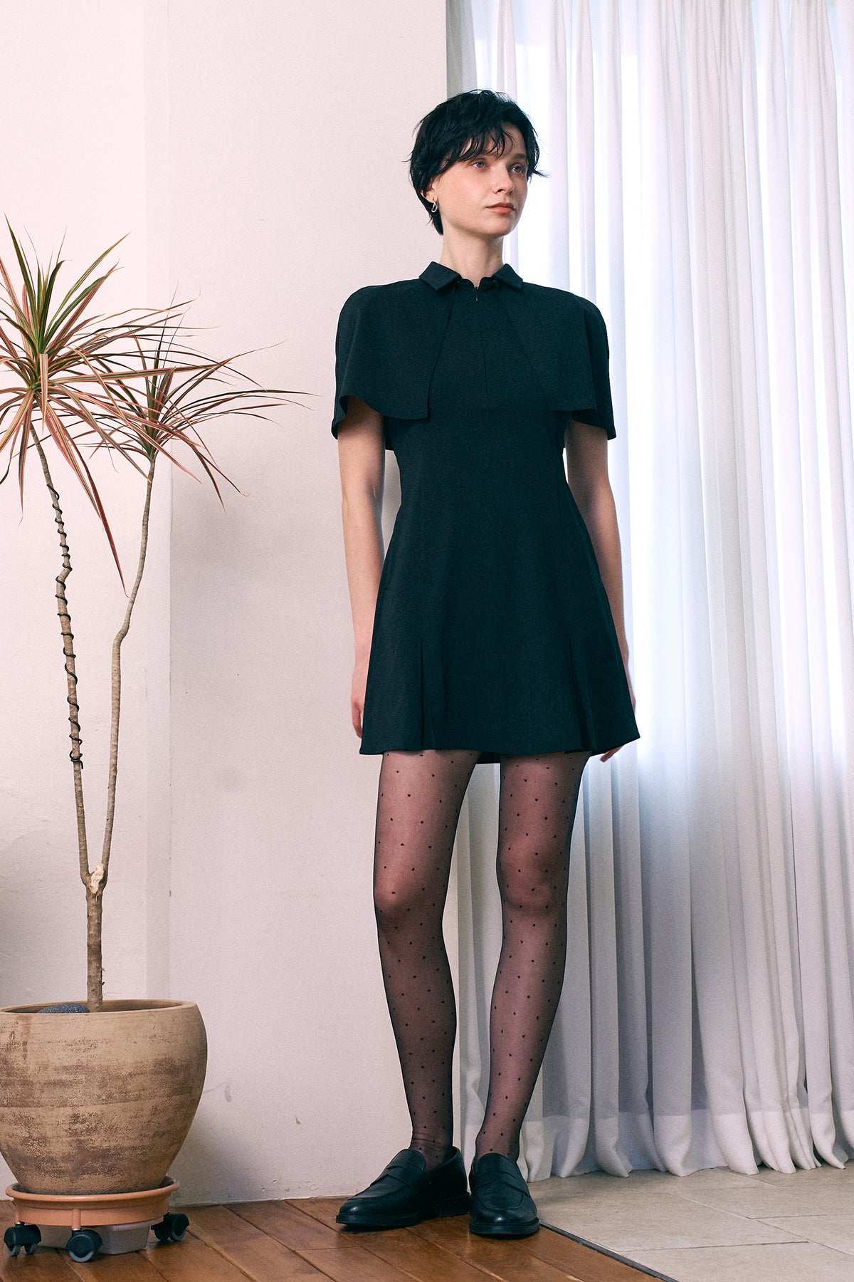 着脱ケープ付き　スリーブレス ワンピース（ブラック）